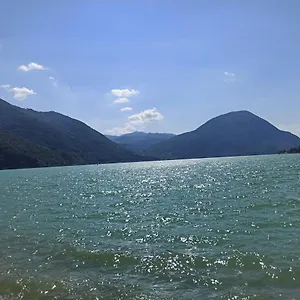 Seaesta Al Lungolago Apartment